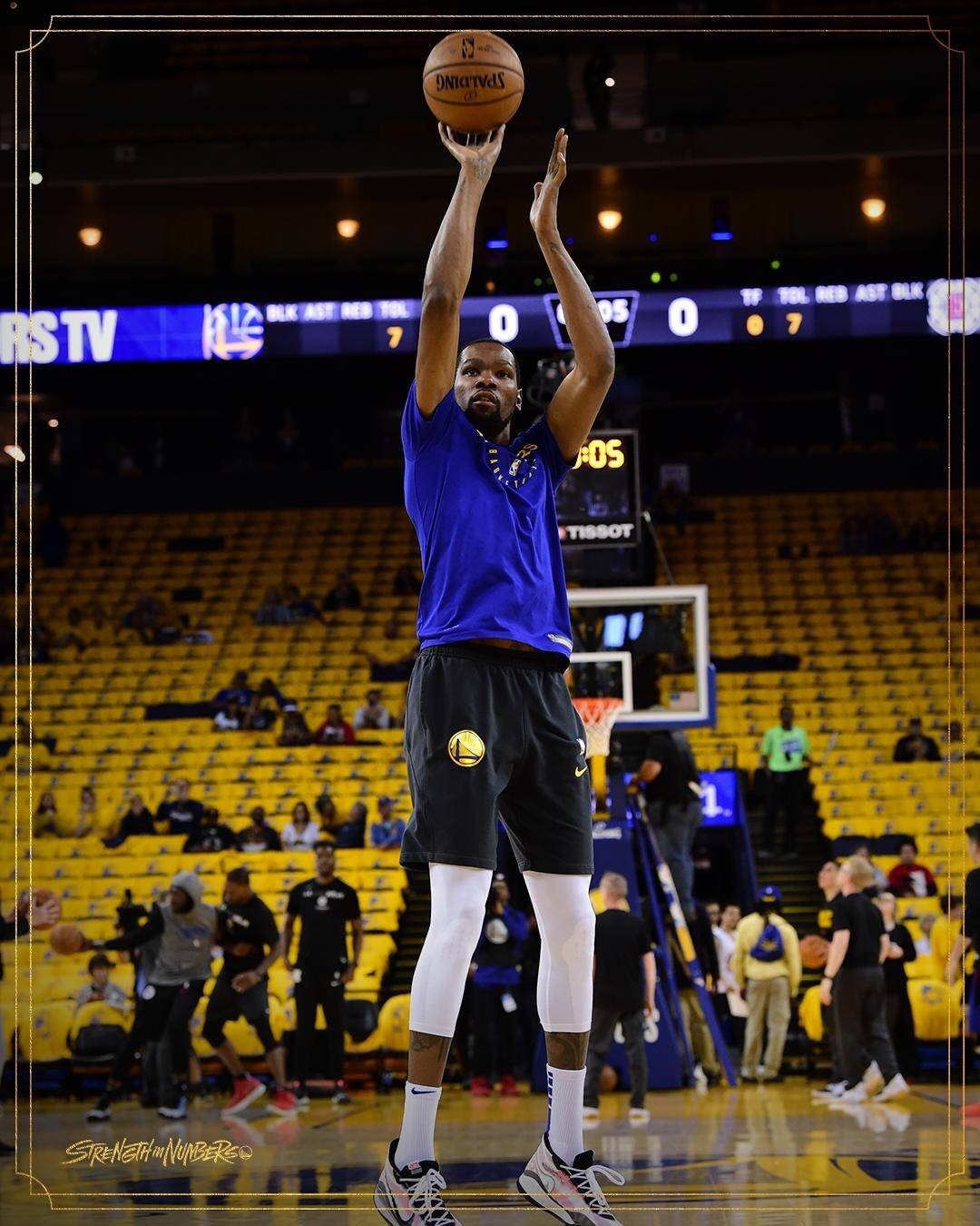 精华眼部护理液海报设计_新品眼霜海报设计公司